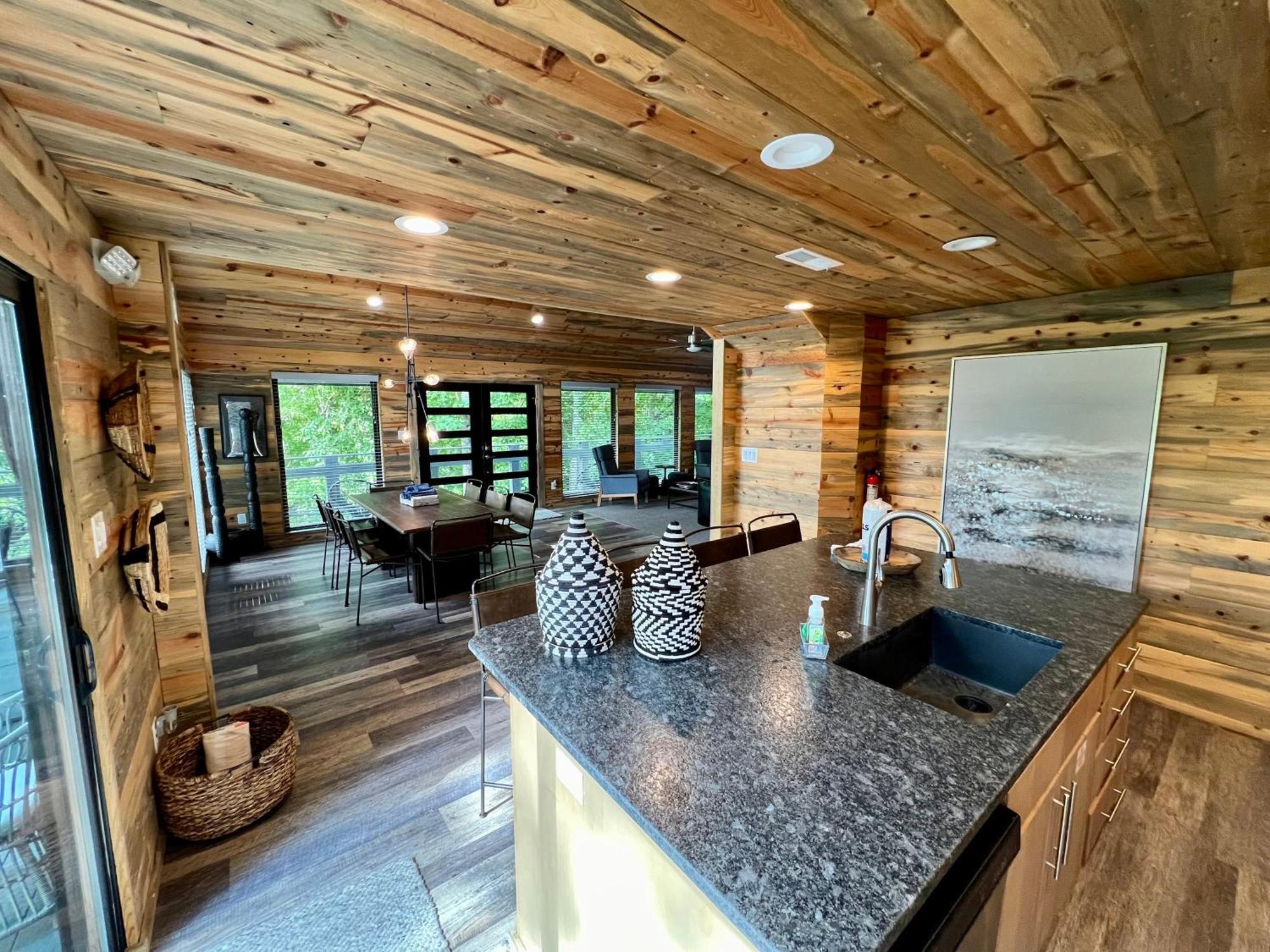 Вилла Experience Luxury At Smoky Mountain Hideaway, Just 5 Miles From Downtown Гатлинбург Экстерьер фото